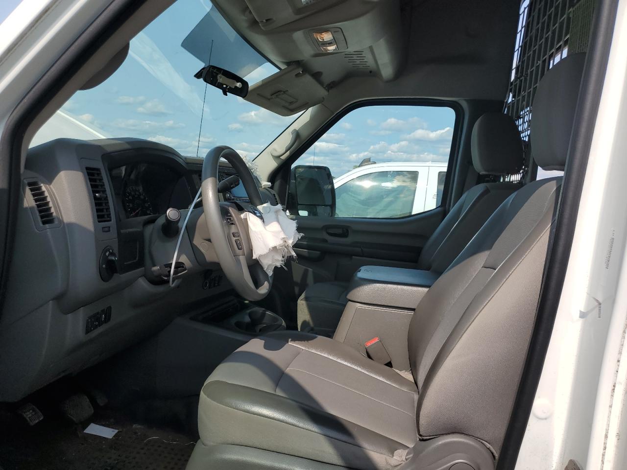 NISSAN NV2500 2500 S