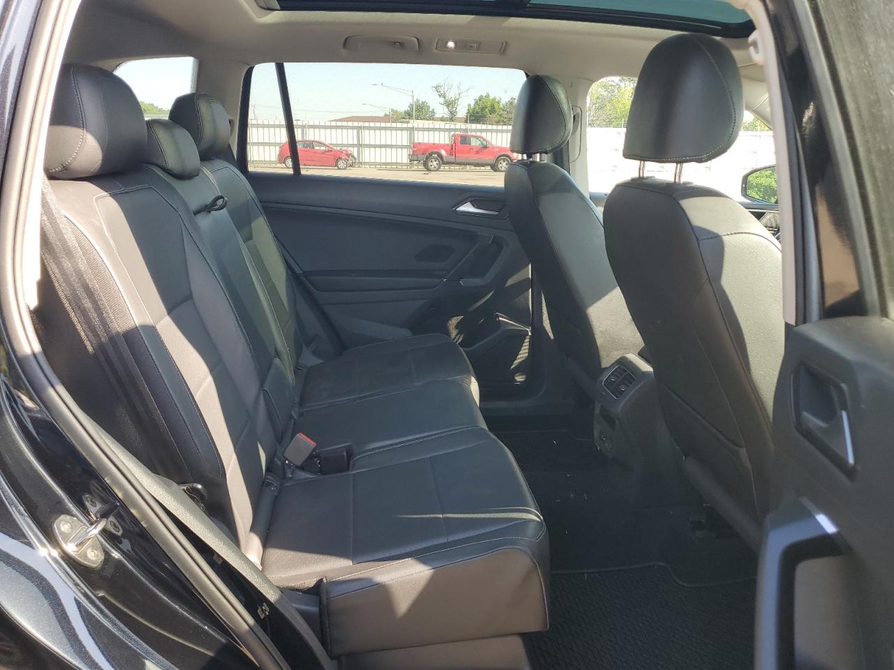 VOLKSWAGEN TIGUAN SE