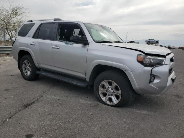 2019 TOYOTA 4RUNNER SR JTEBU5JR4K5625820