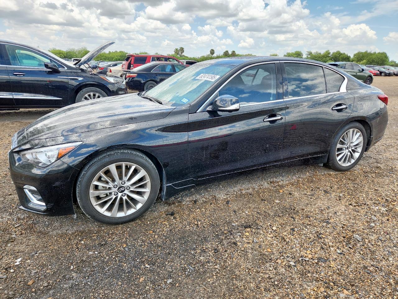 INFINITI Q50 LUXE