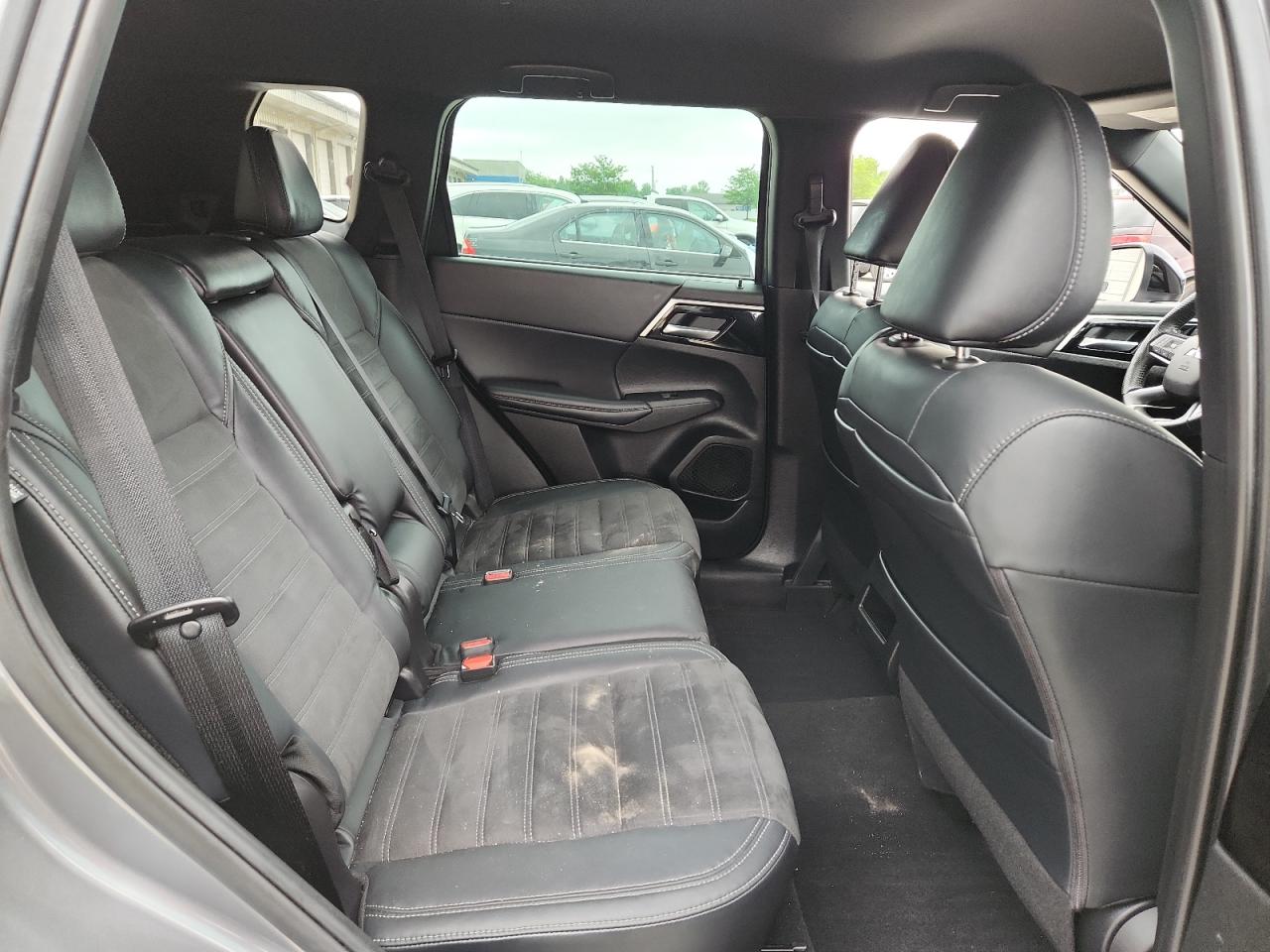 MITSUBISHI OUTLANDER SE