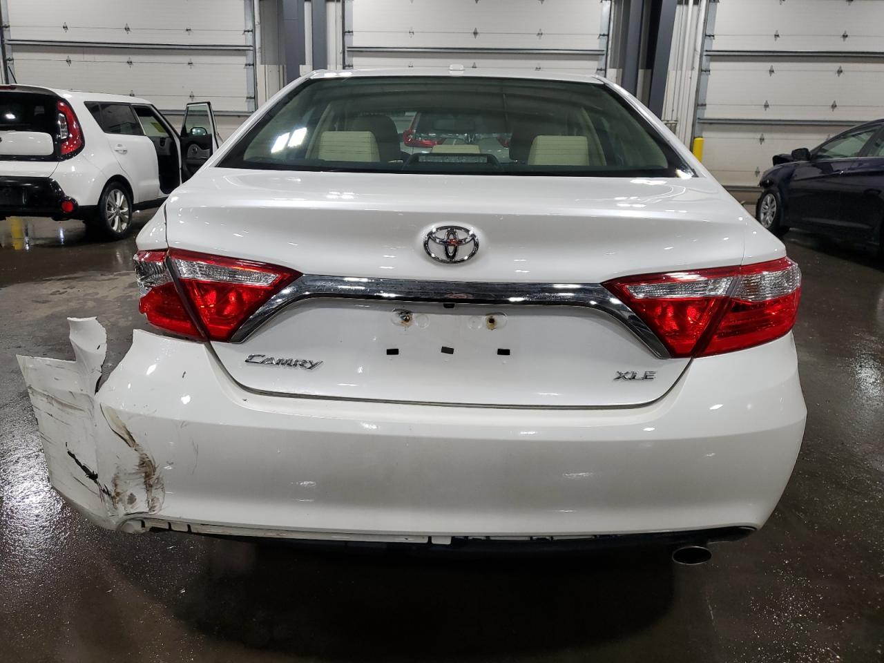 Toyota Camry le 2017
