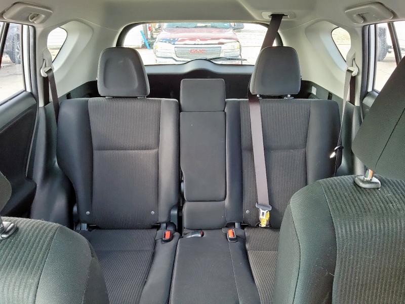 2018 TOYOTA RAV4 LE - JTMZFREV0JJ740772