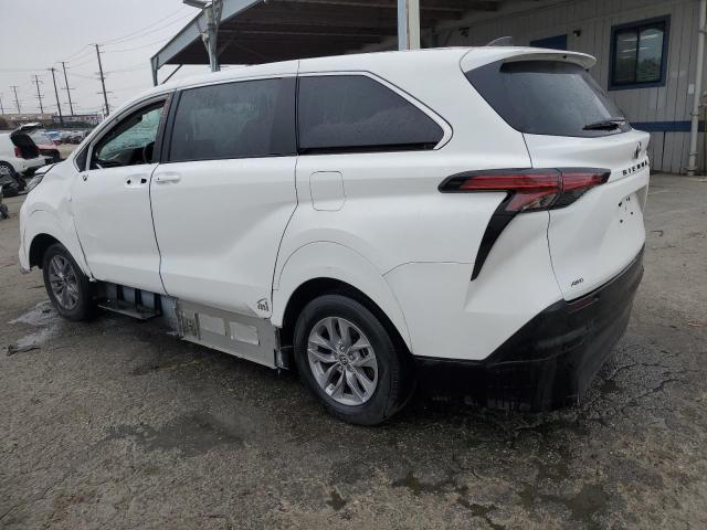 TOYOTA SIENNA LE 2022 white  Hybrid 5TDKSKFC3NS070984 photo #3