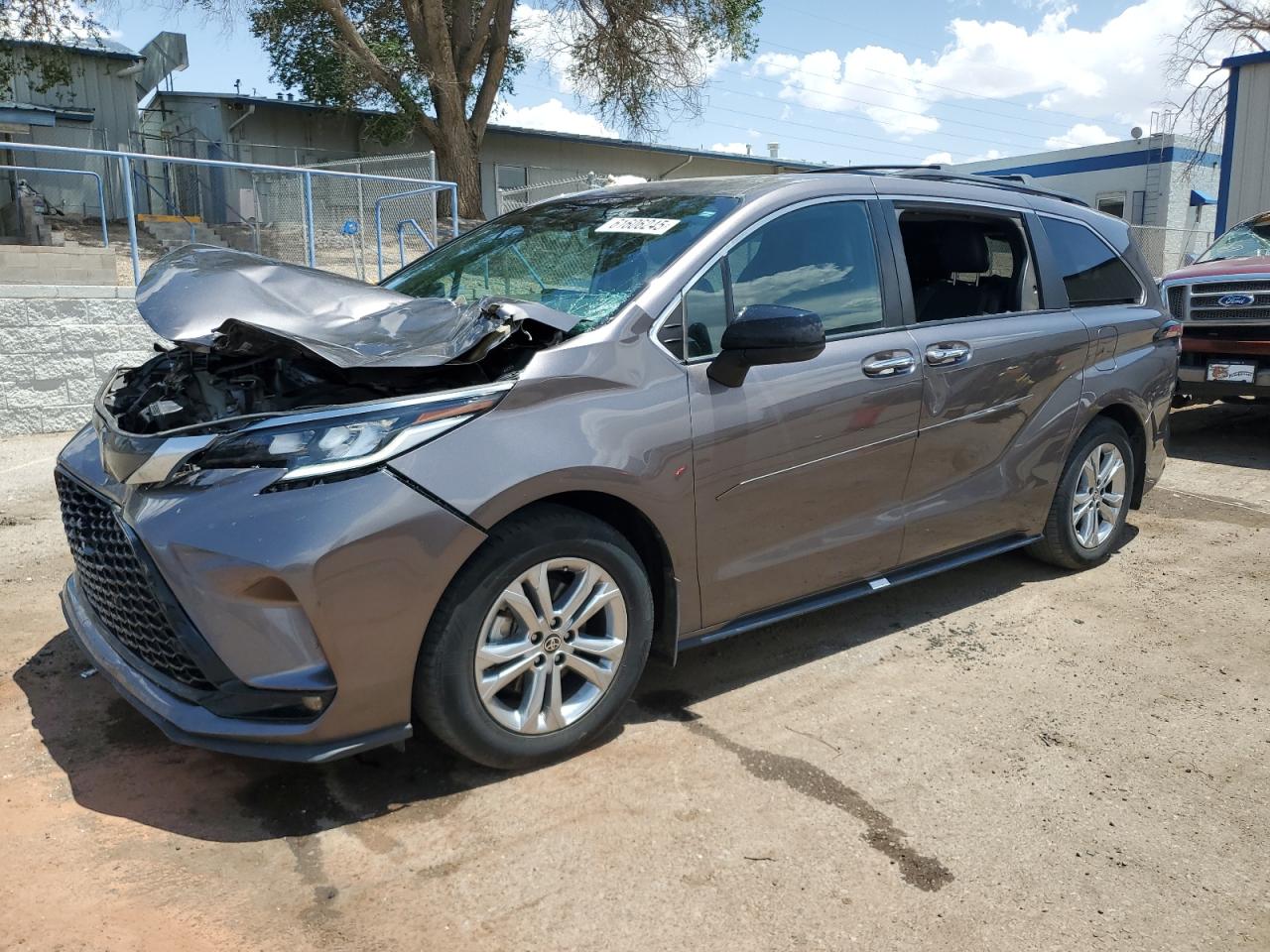 TOYOTA SIENNA XSE