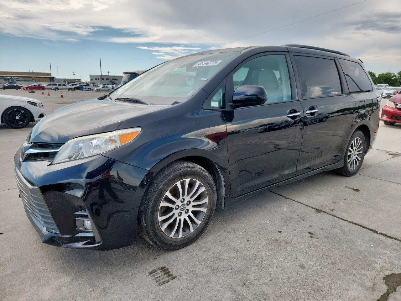 TOYOTA SIENNA XLE