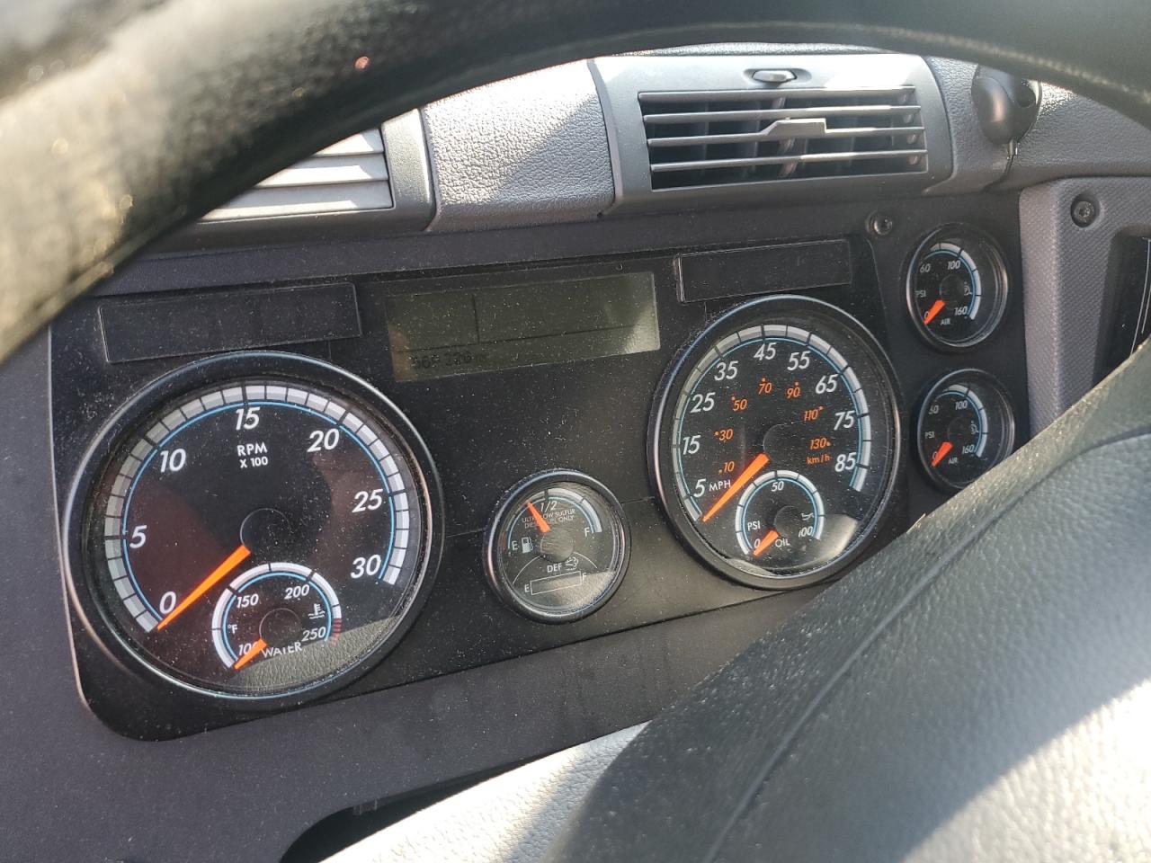 Lot #3311466249 2018 FREIGHTLINER CASCADIA 1