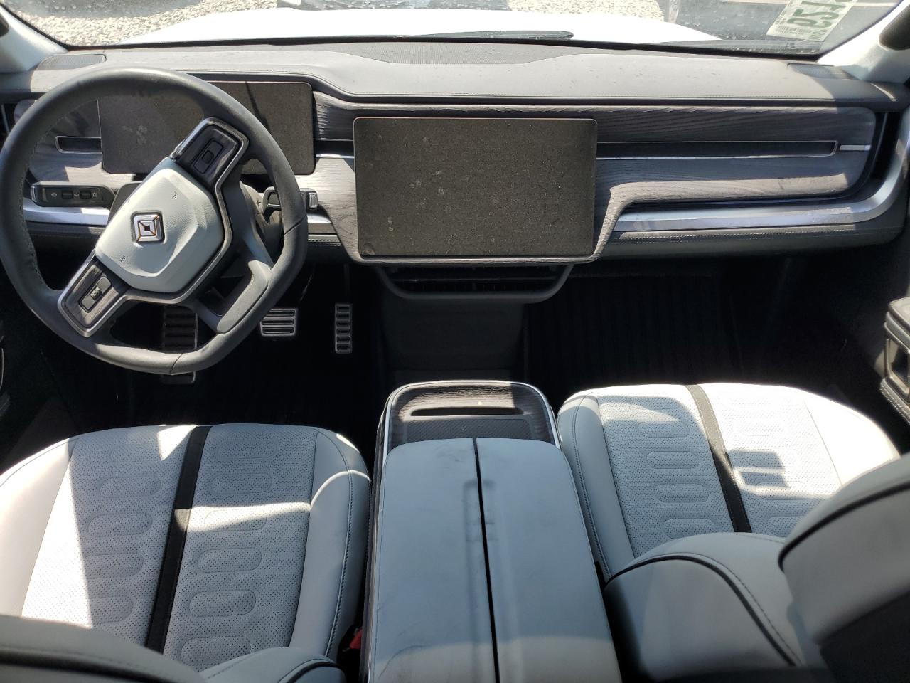 RIVIAN R1T ADVENTURE