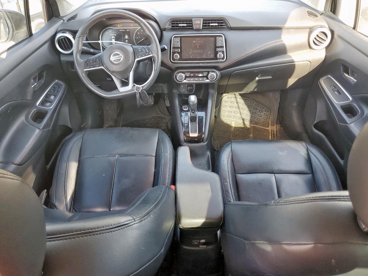 Nissan Versa sr 2020
