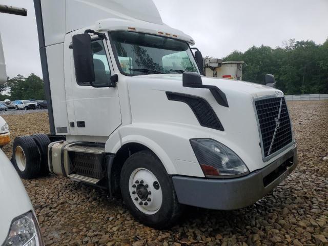 VOLVO VN VNL 2017 white tractor diesel 4V4N39TG9HN977456 photo #1