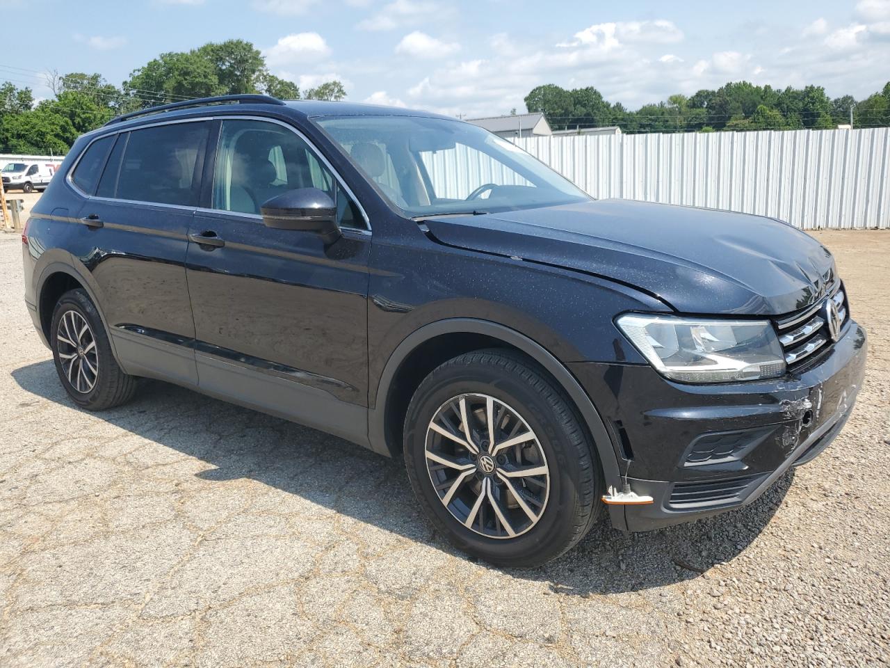 VOLKSWAGEN TIGUAN SE