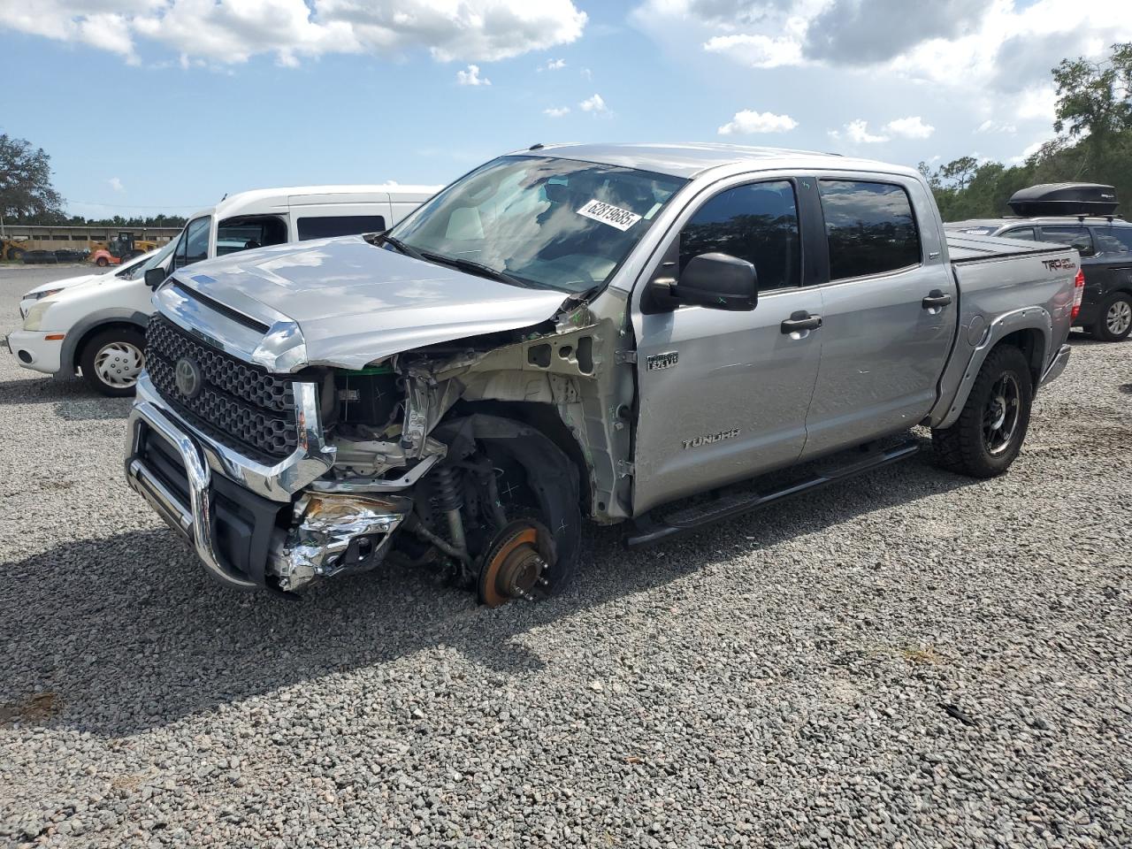 TOYOTA TUNDRA CREWMAX SR5
