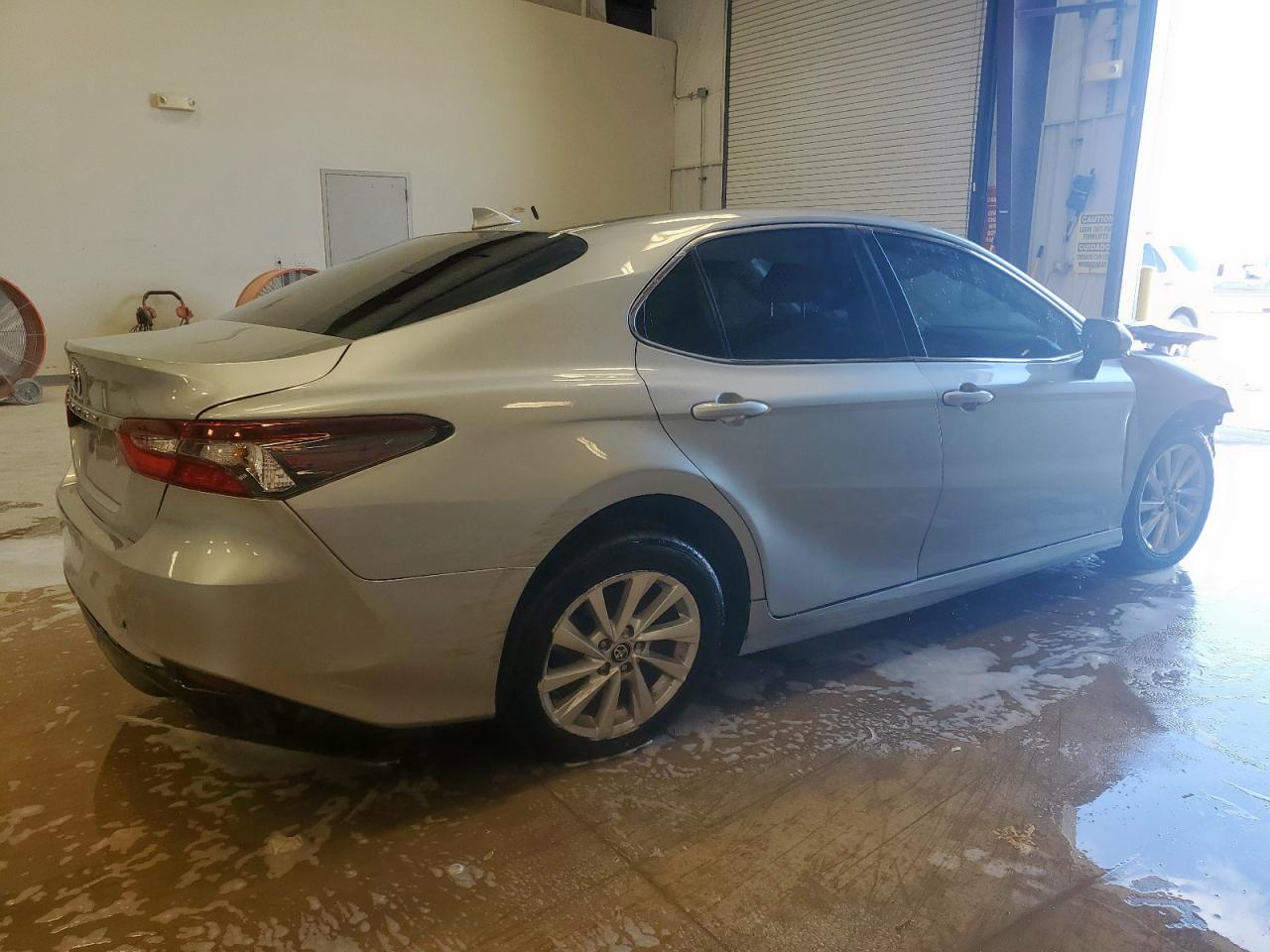 Toyota Camry le 2021