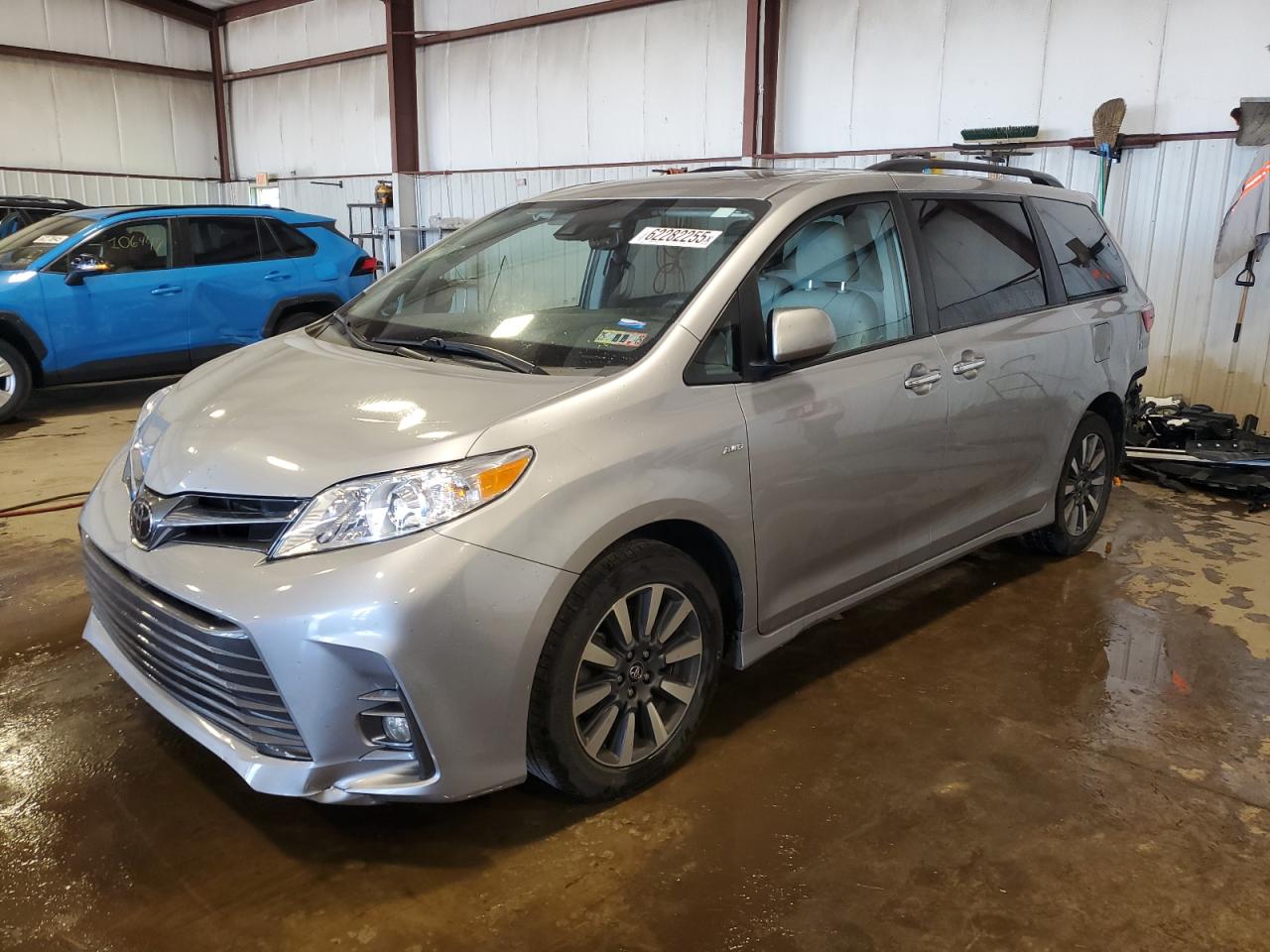 TOYOTA SIENNA XLE