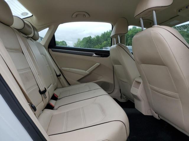 2017 VOLKSWAGEN PASSAT R-L 1VWDT7A36HC020495