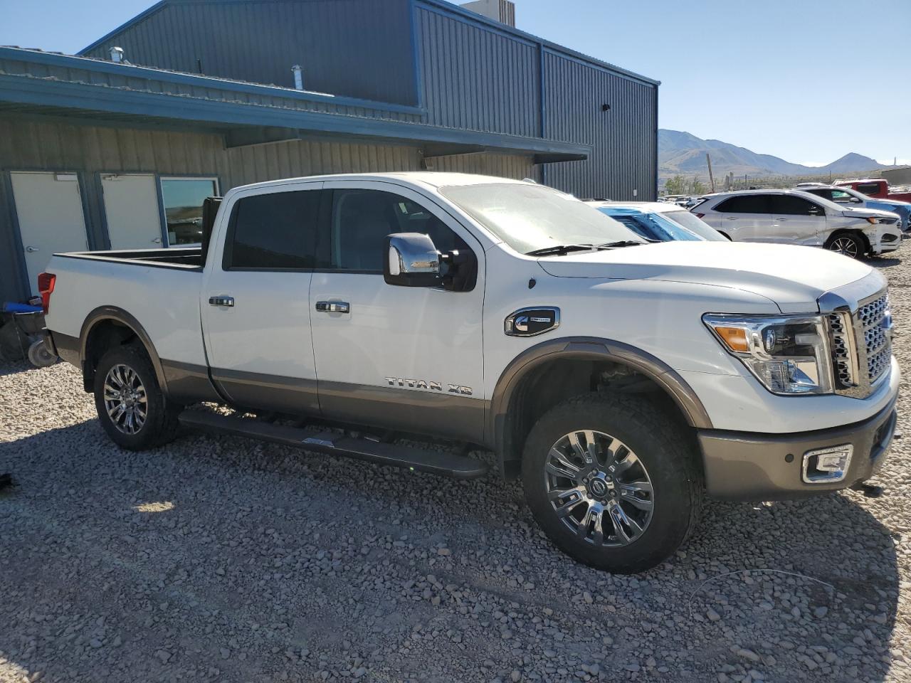 NISSAN TITAN SL