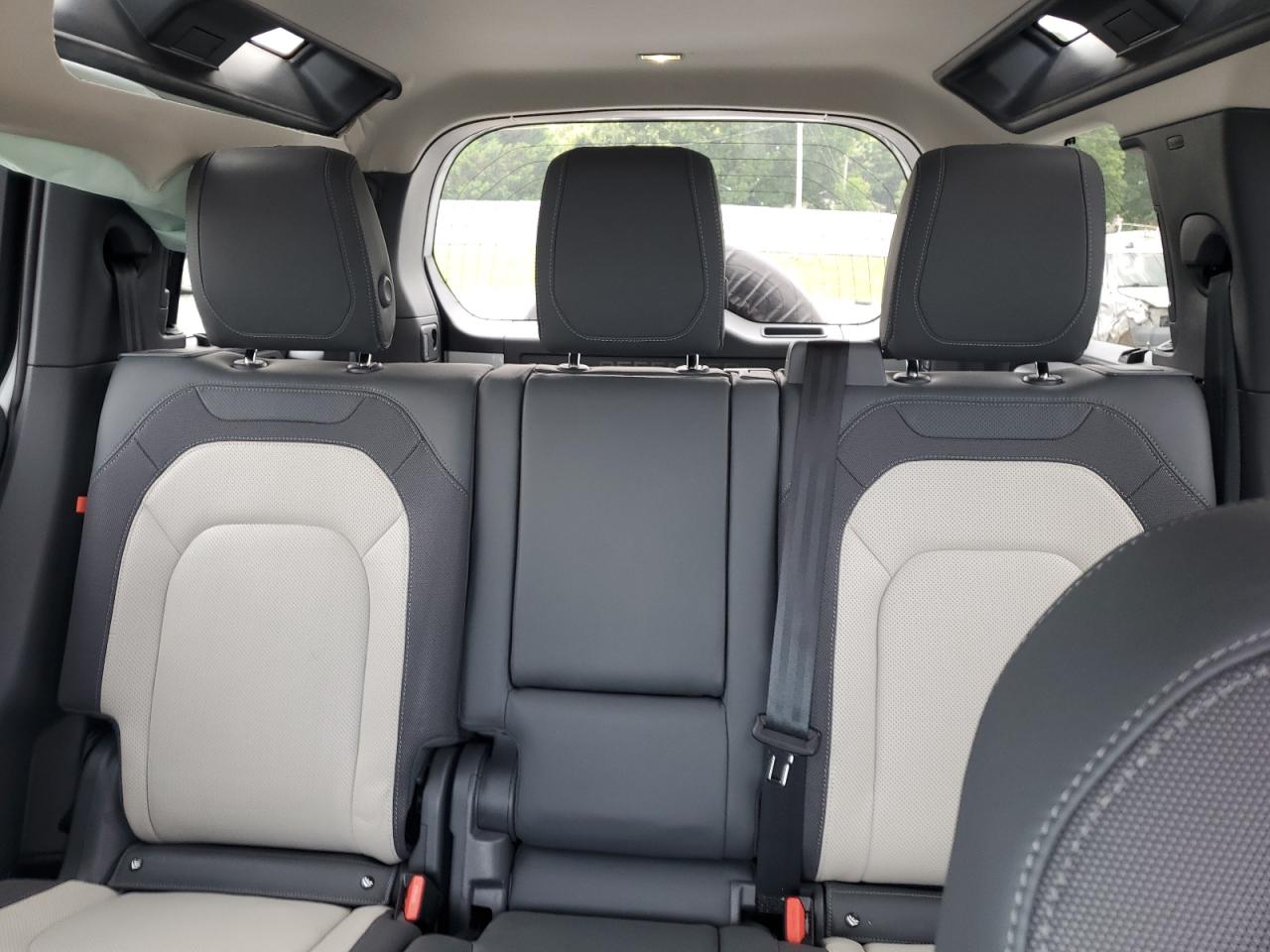 LAND ROVER DEFENDER 110 X-DYNAMIC SE