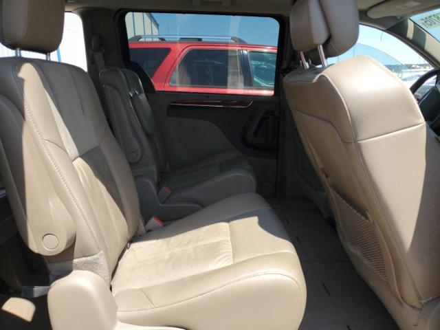 2016 CHRYSLER TOWN & COU - 2C4RC1GG6GR304683