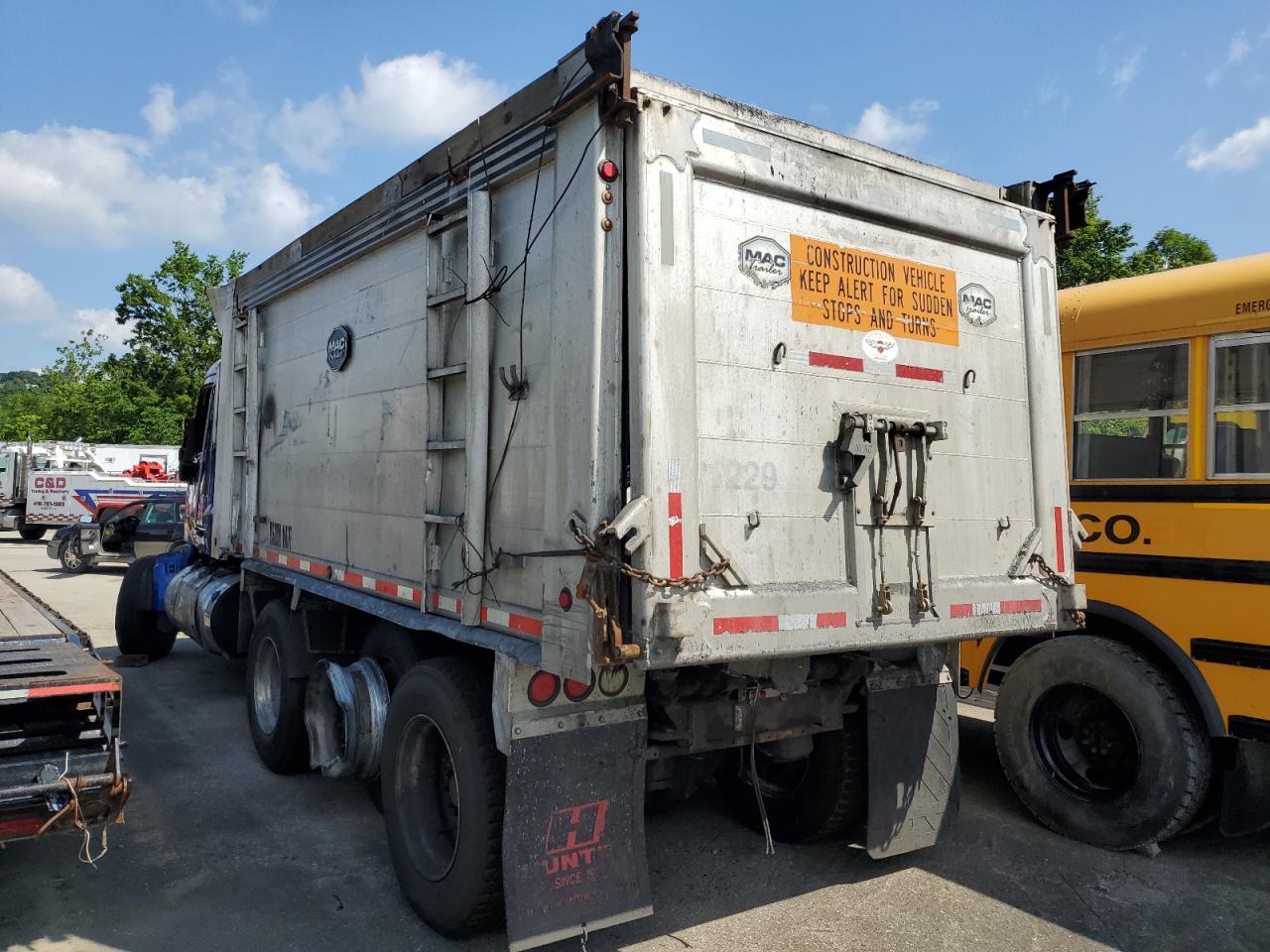 Lot #3255474446 2018 PETERBILT 567