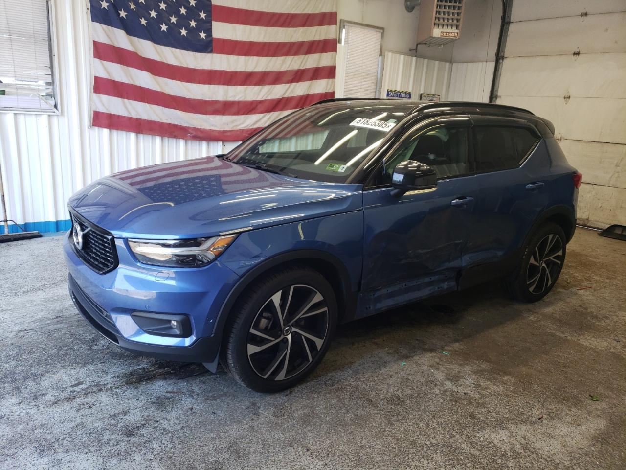 VOLVO XC40 T5 R-DESIGN