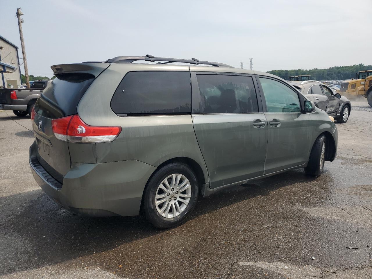 TOYOTA SIENNA XLE