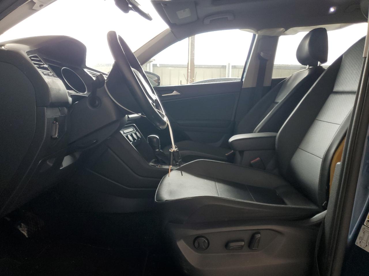 VOLKSWAGEN TIGUAN SE