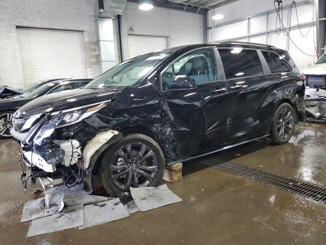 TOYOTA SIENNA XSE