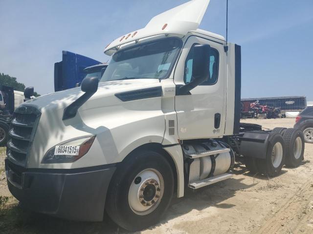FREIGHTLINER CASCADIA 1 2018 white  diesel 3AKJHLDV1JSJT0838 photo #3