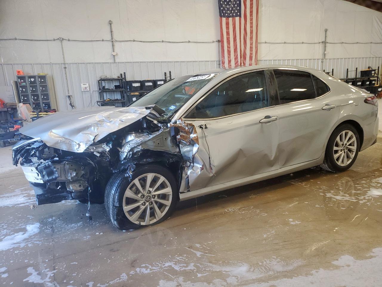 Toyota Camry le 2021