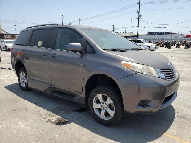 2017 TOYOTA SIENNA LE 5TDKZ3DC2HS855117