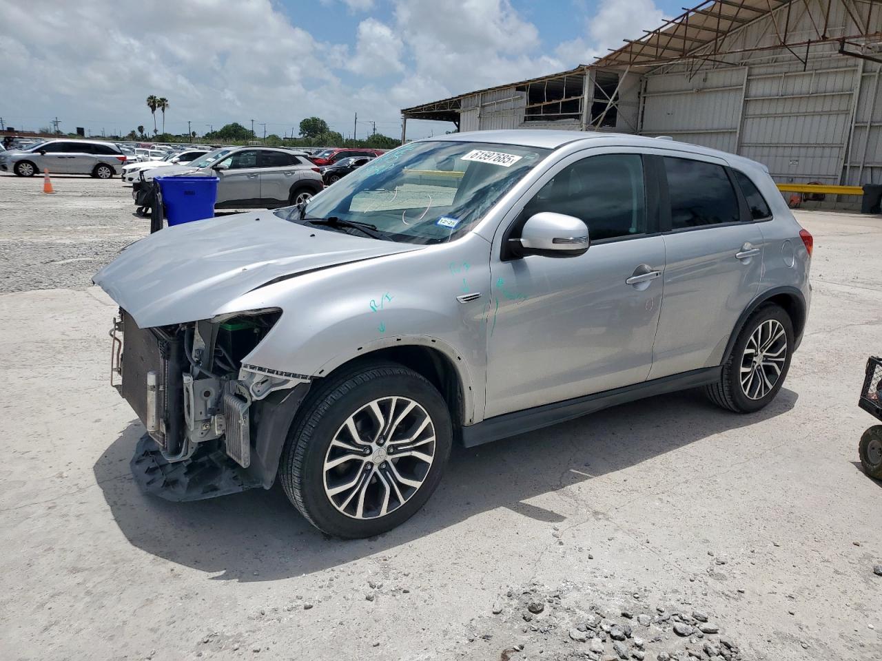 MITSUBISHI OUTLANDER SE