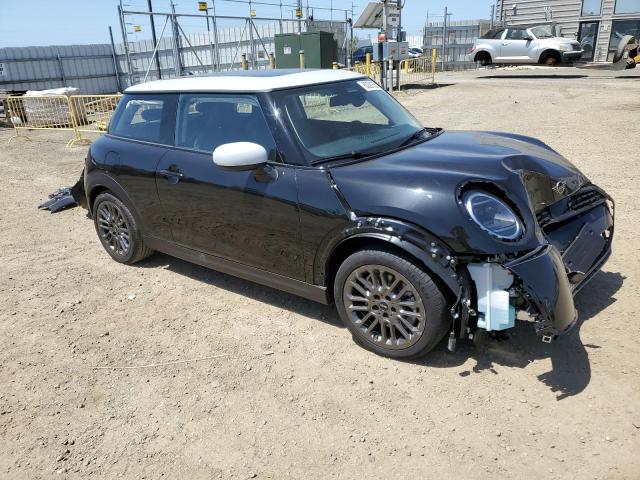 2025 MINI COOPER BAS WMW13GD03S2W70175
