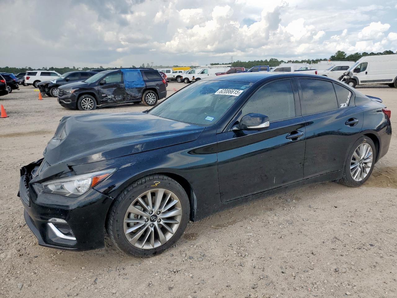 INFINITI Q50 LUXE