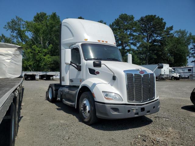 PETERBILT 579 2020 white  diesel 1XPBA48X3LD685685 photo #1