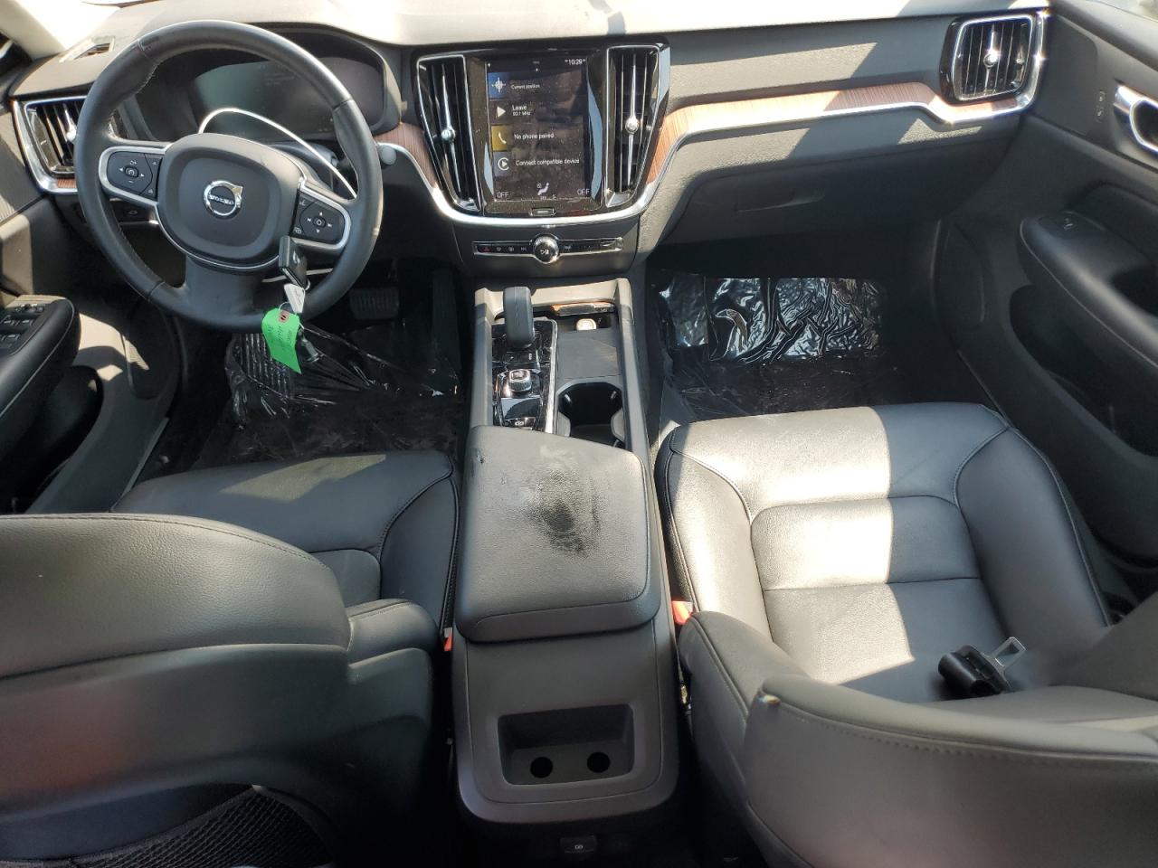 VOLVO S60 B5 MOMENTUM