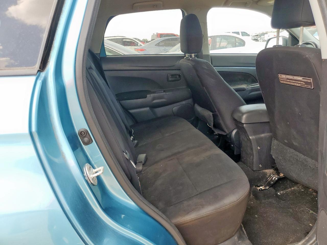 MITSUBISHI OUTLANDER ES