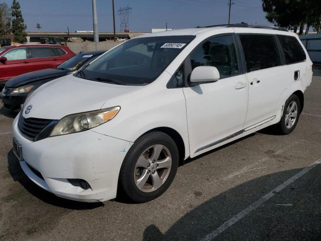 TOYOTA SIENNA LE