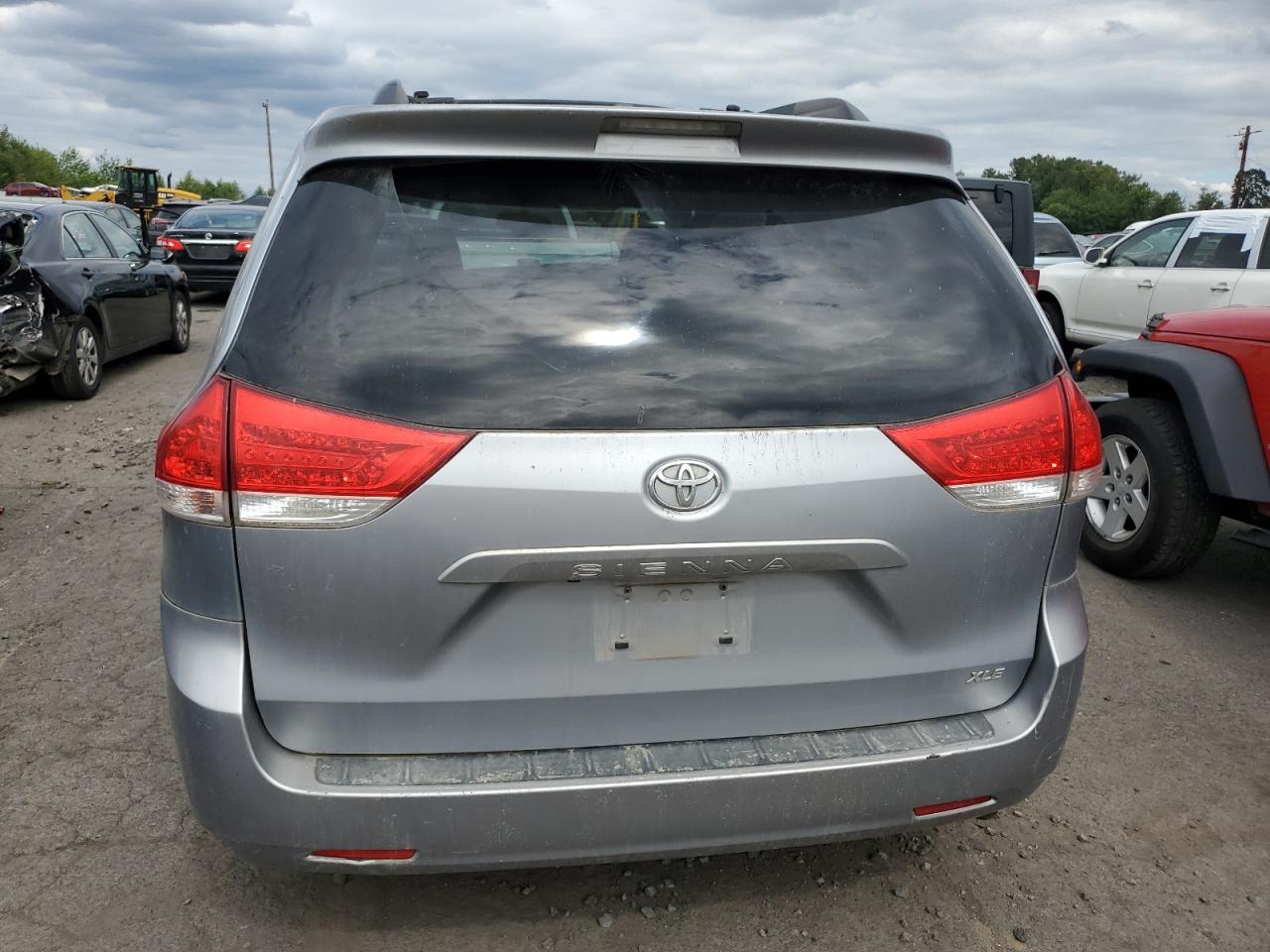 TOYOTA SIENNA XLE