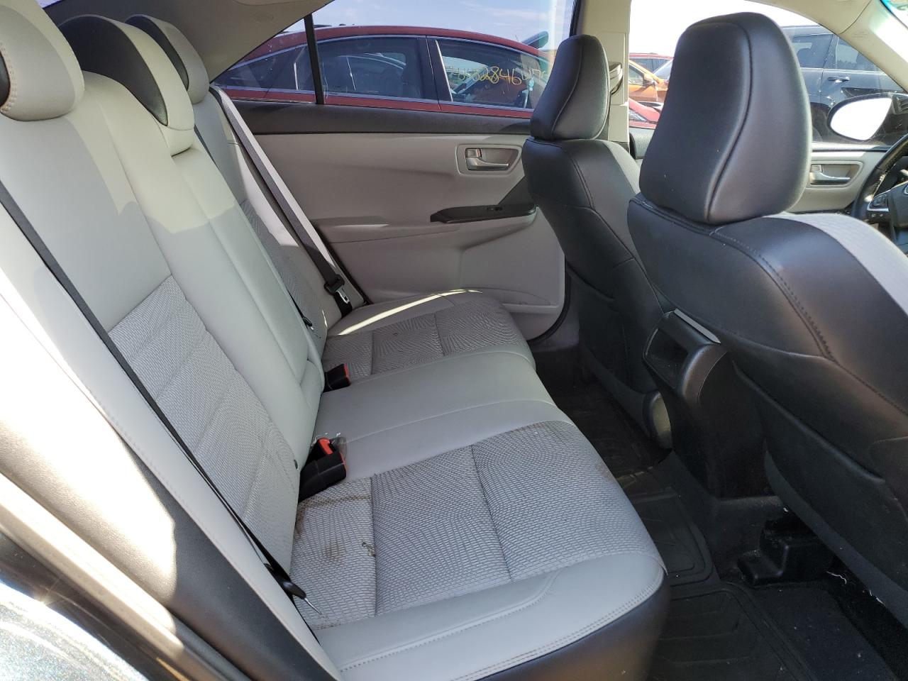 Toyota Camry le 2016