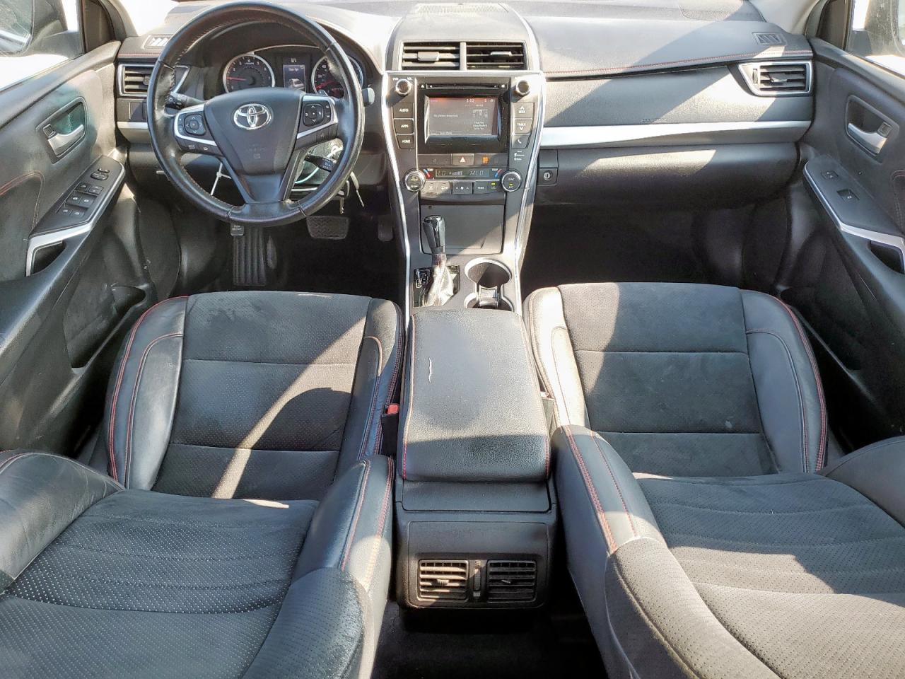 Toyota Camry le 2015