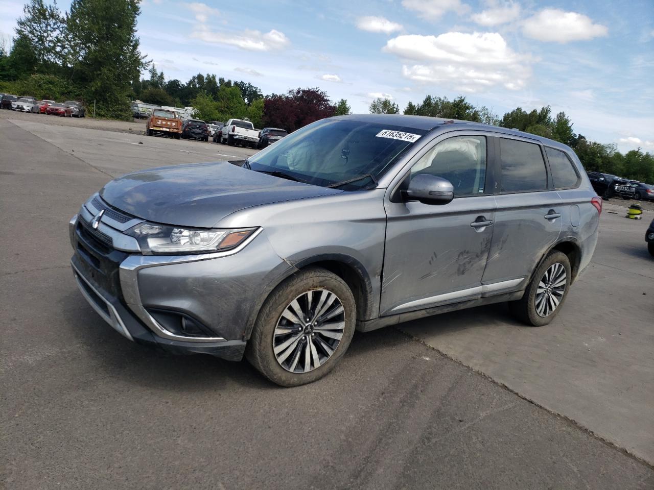 MITSUBISHI OUTLANDER SE