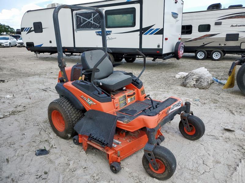 KUBOTA ZG327 2009 orange   12842 photo #1