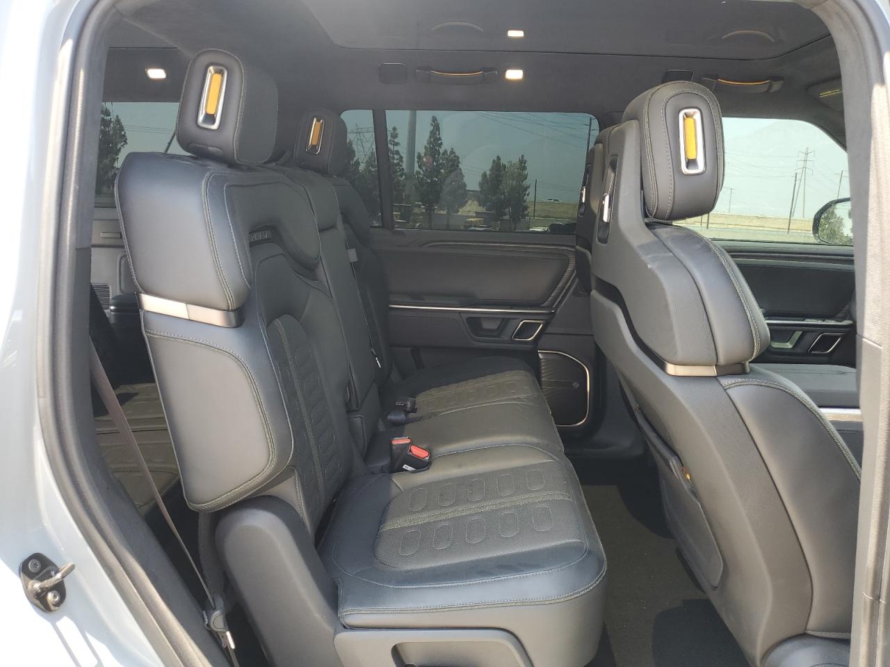 RIVIAN R1S ADVENTURE