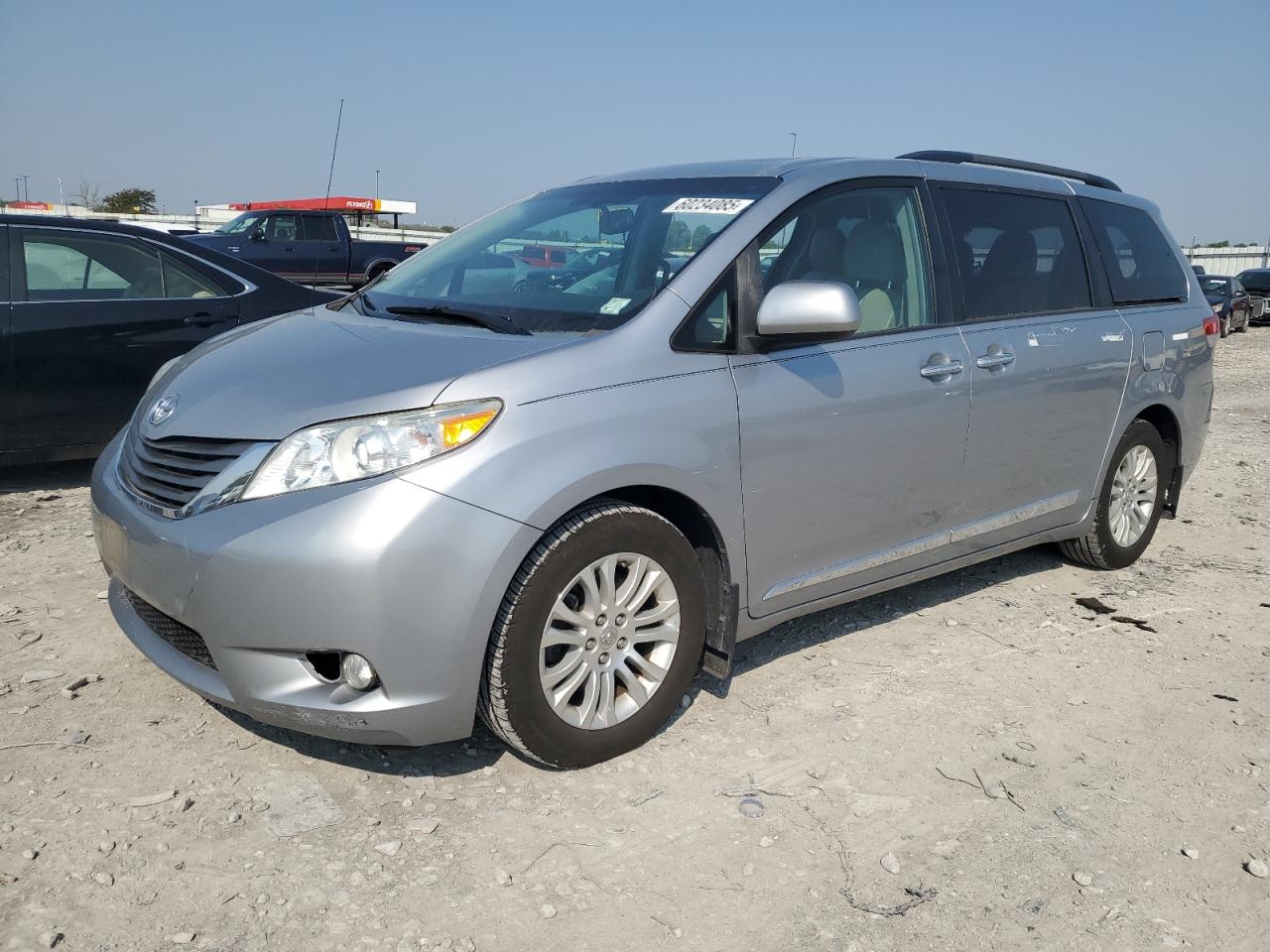 TOYOTA SIENNA XLE
