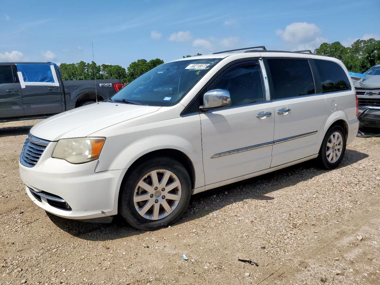 CHRYSLER TOWN & COUNTRY TOURING L