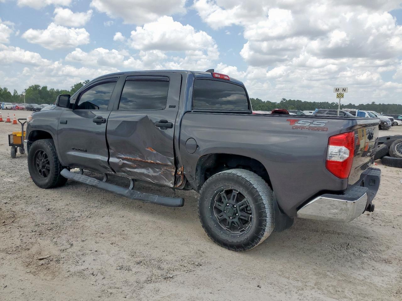 TOYOTA TUNDRA CREWMAX SR5