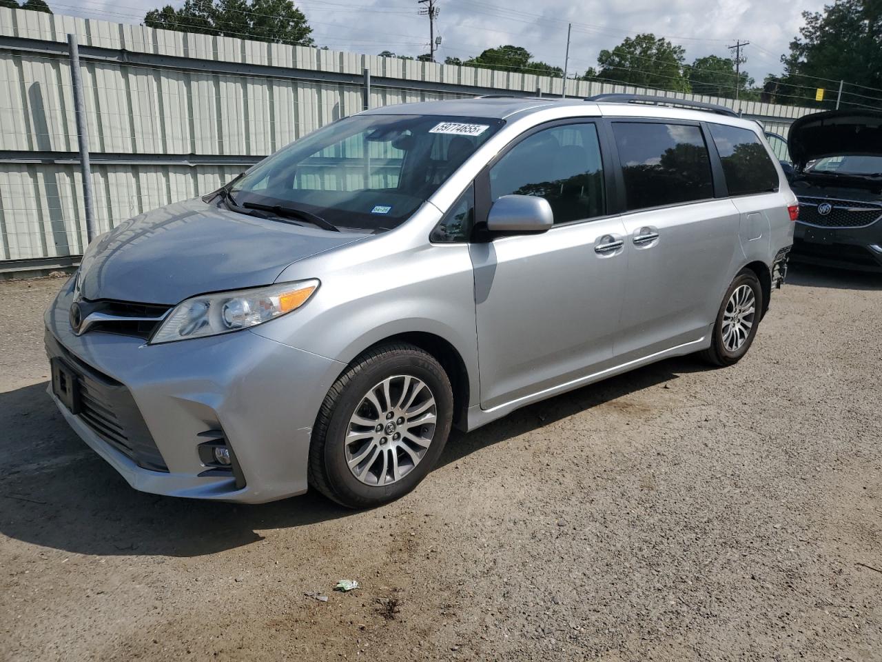 TOYOTA SIENNA XLE