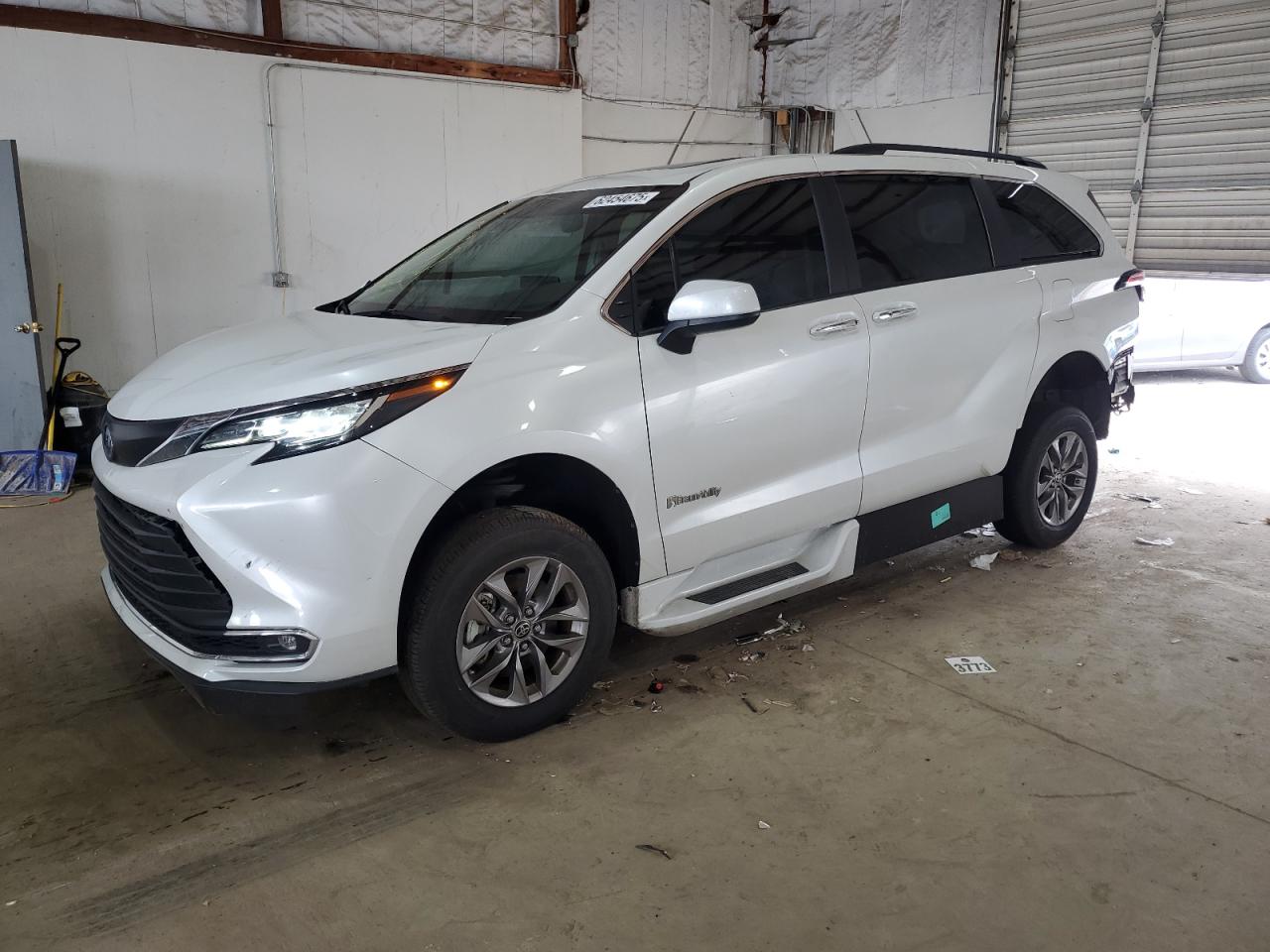 TOYOTA SIENNA XLE