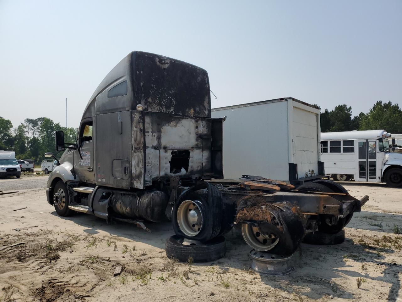 Lot #3305352326 2017 KENWORTH CONSTRUCTI