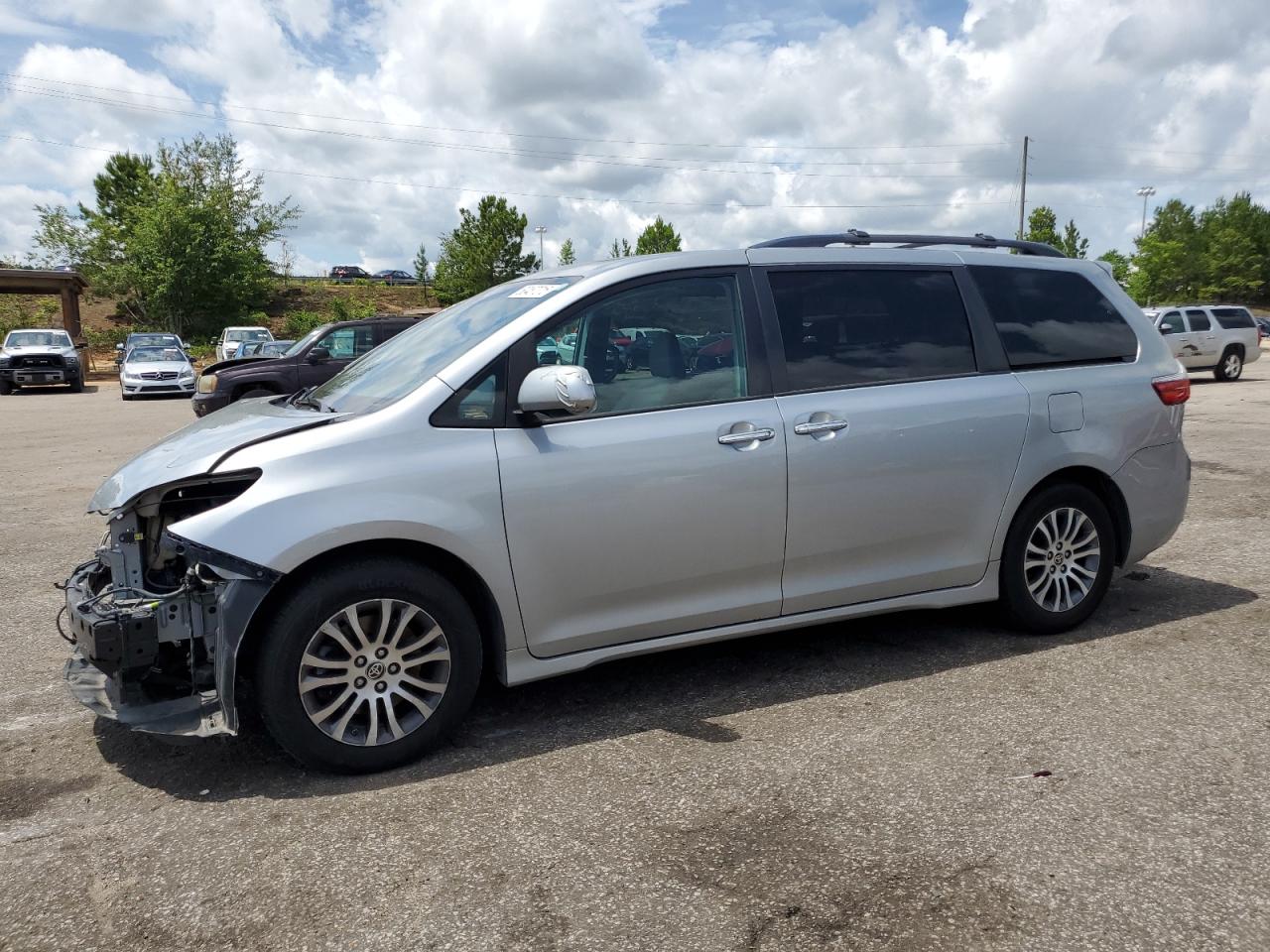 TOYOTA SIENNA XLE